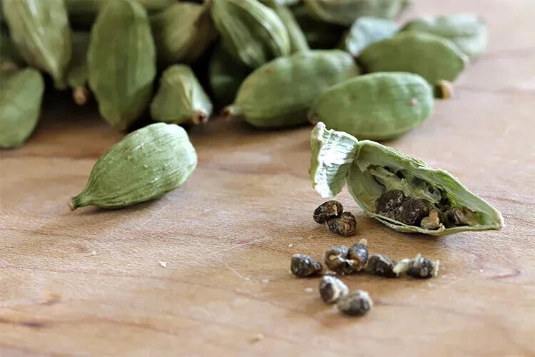 Gousses de cardamome verte entières de qualité supérieure (57 g, 140 g, 280 g, 450 g) - Fraîches et aromatiques